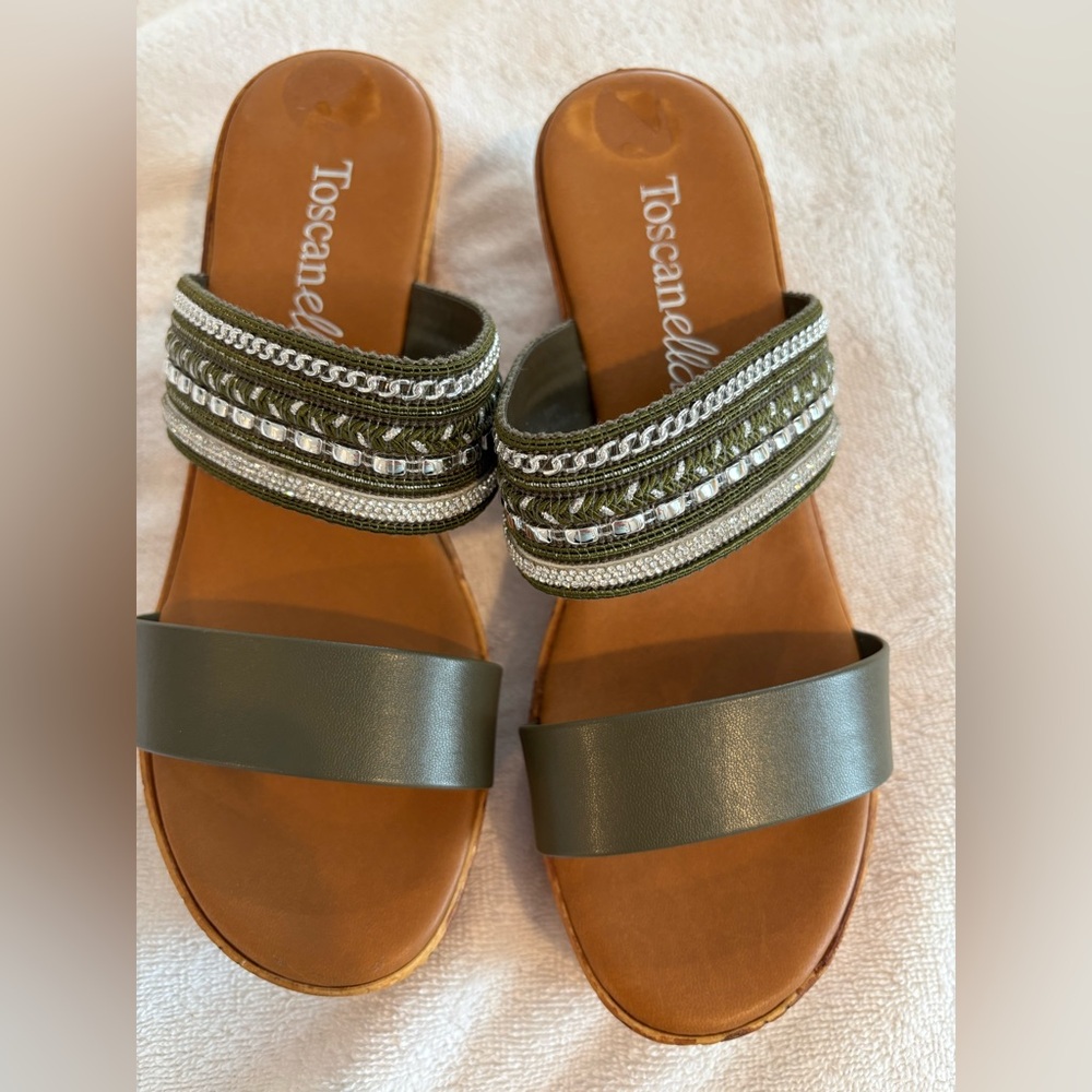Toscanella Wedge Heels Womens 9.5 NWOT *Spot on each shoe where the tag was - Picture 2 of 10